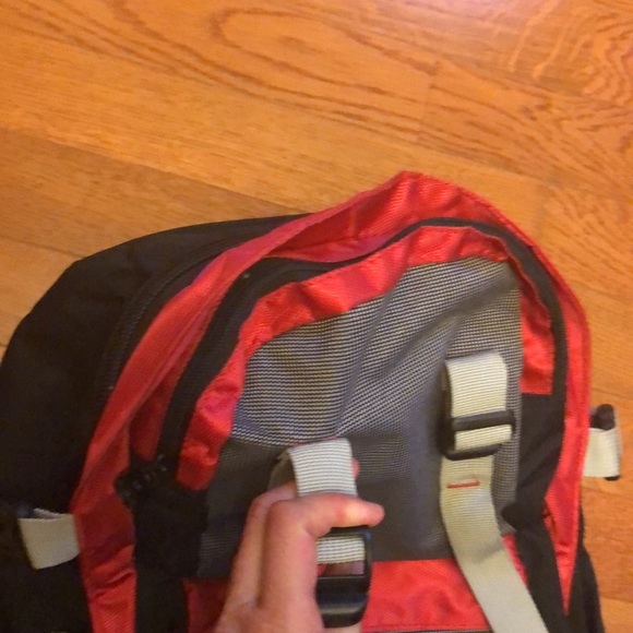 Mid size backpack for hiking camping travelling - Picture 5 of 10